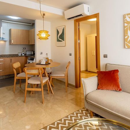 Teatro Suites Malaga City Flat Buitenkant foto