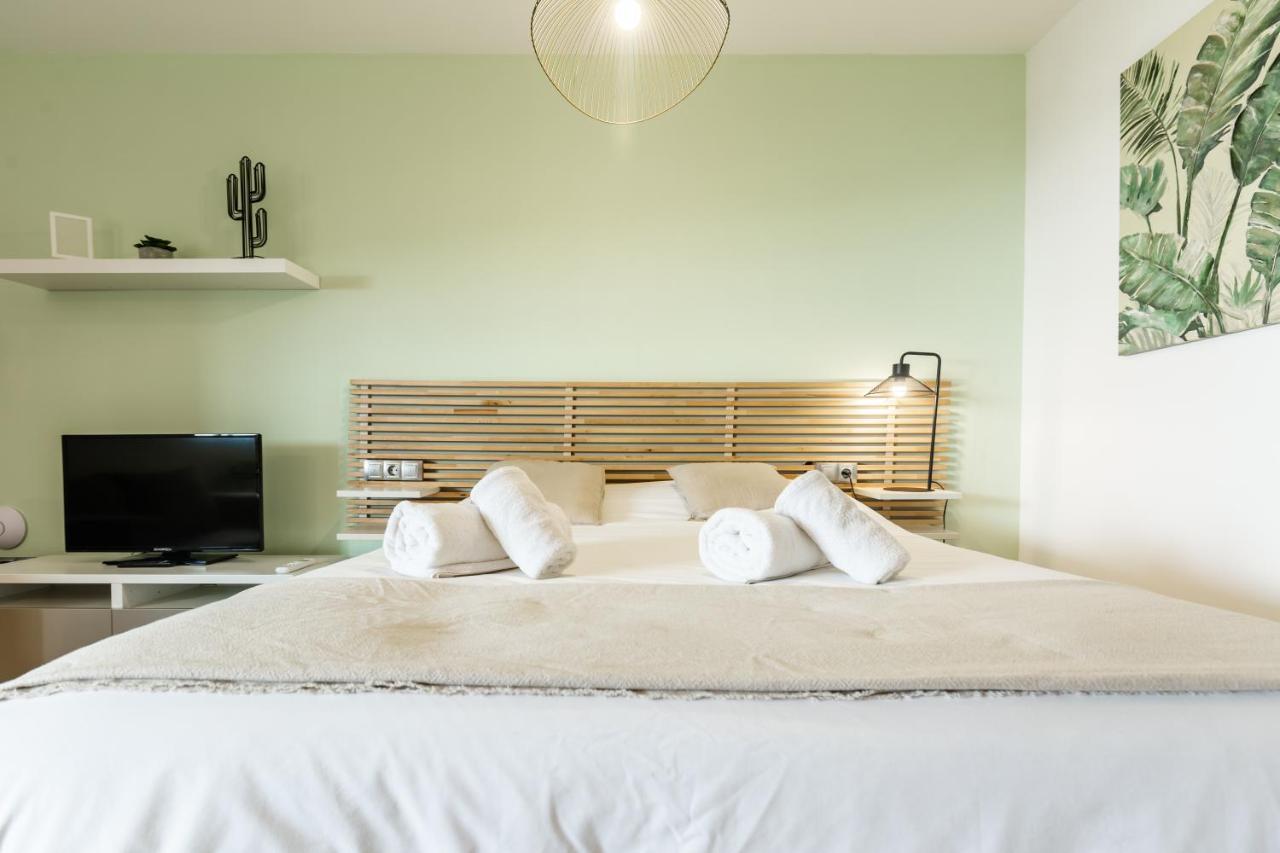 Teatro Suites Malaga City Flat Buitenkant foto