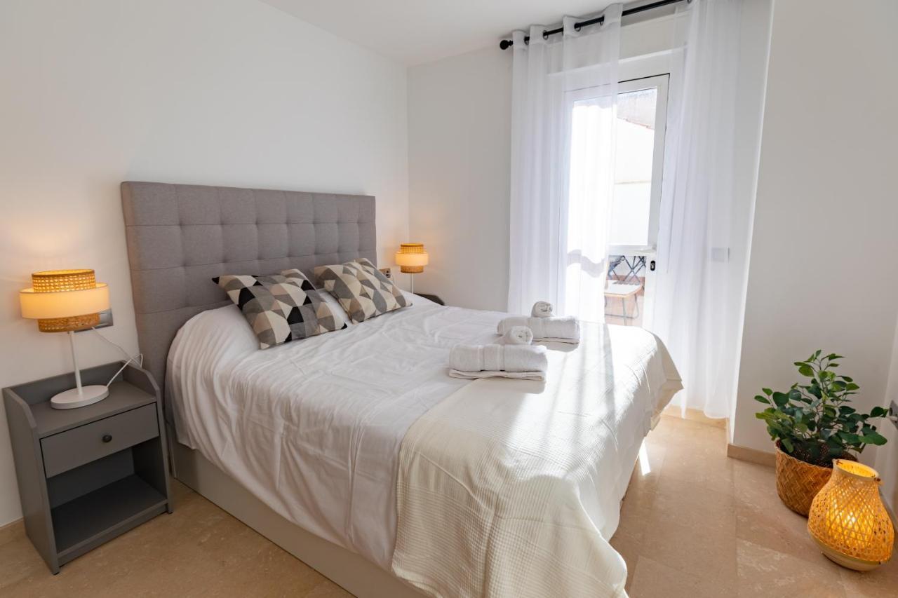 Teatro Suites Malaga City Flat Buitenkant foto