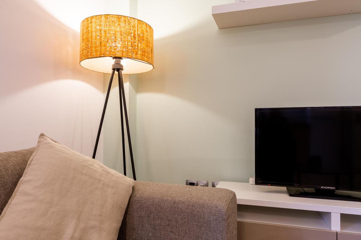 Teatro Suites Malaga City Flat Buitenkant foto