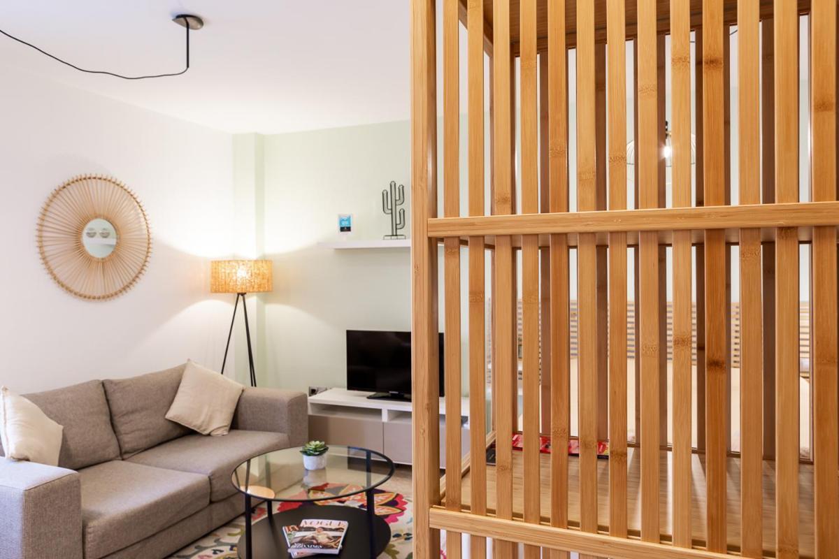 Teatro Suites Malaga City Flat Buitenkant foto