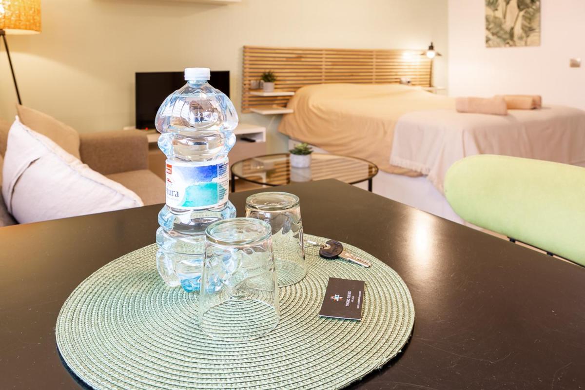 Teatro Suites Malaga City Flat Buitenkant foto