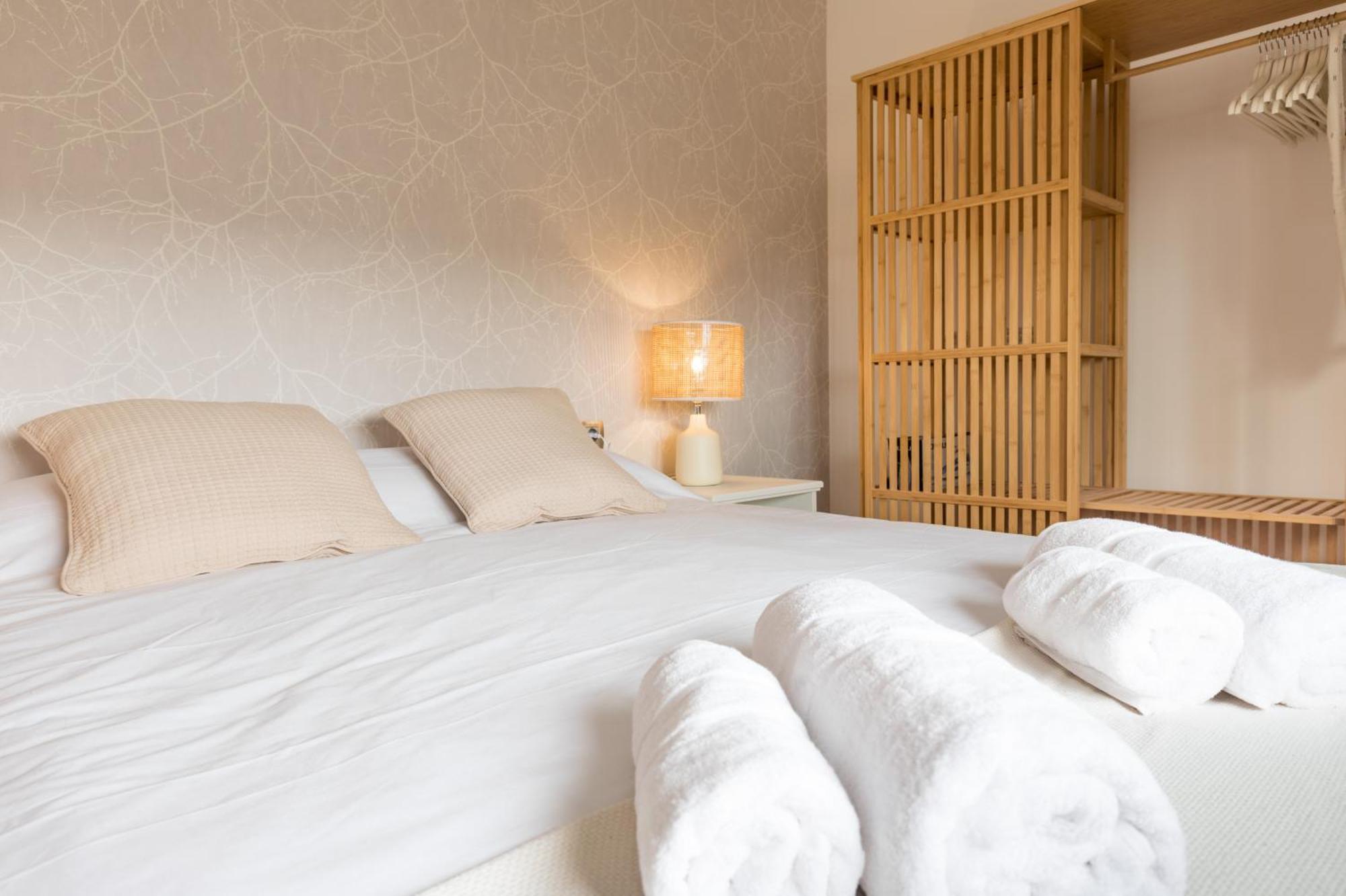 Teatro Suites Malaga City Flat Buitenkant foto