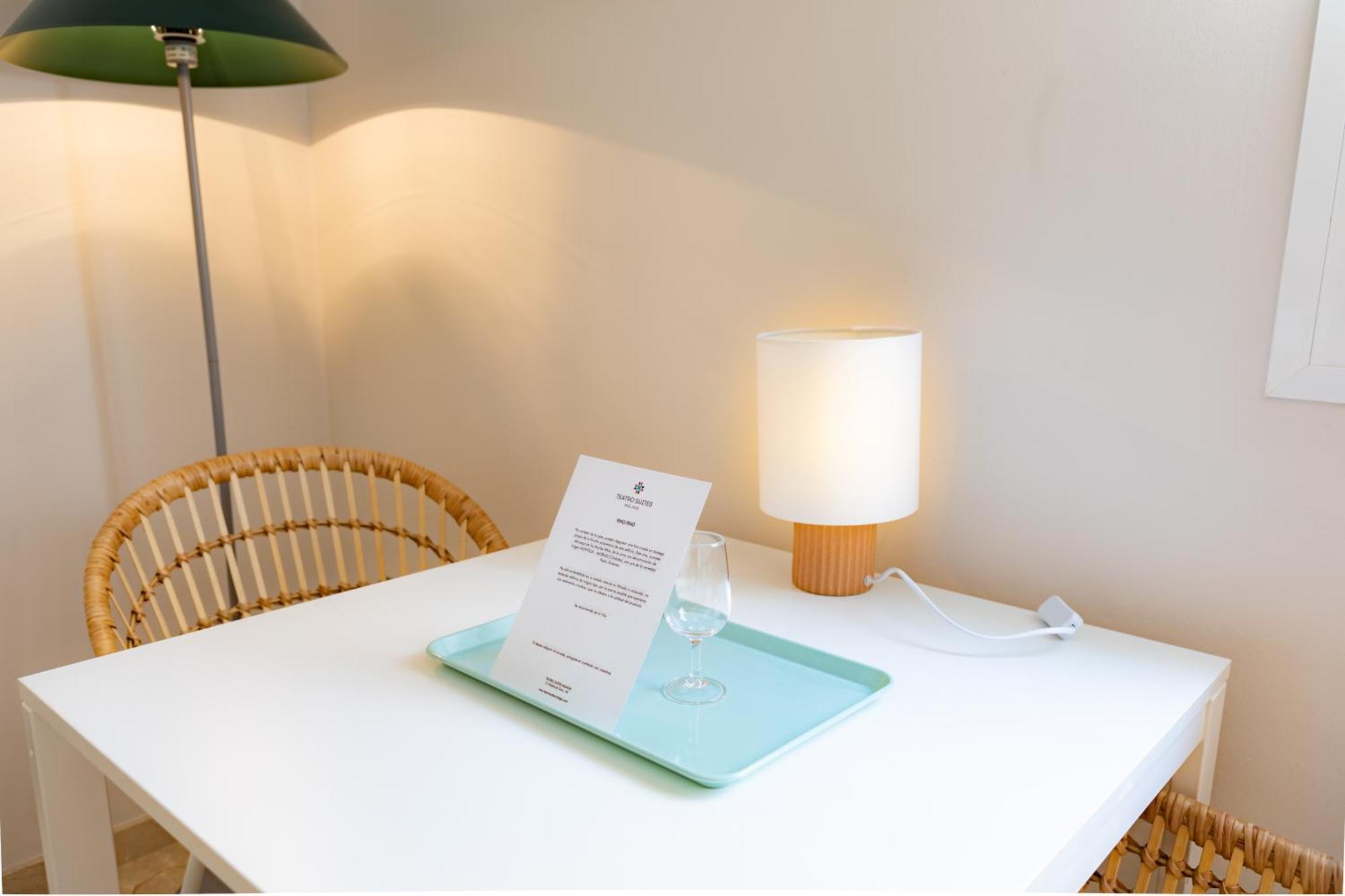 Teatro Suites Malaga City Flat Buitenkant foto