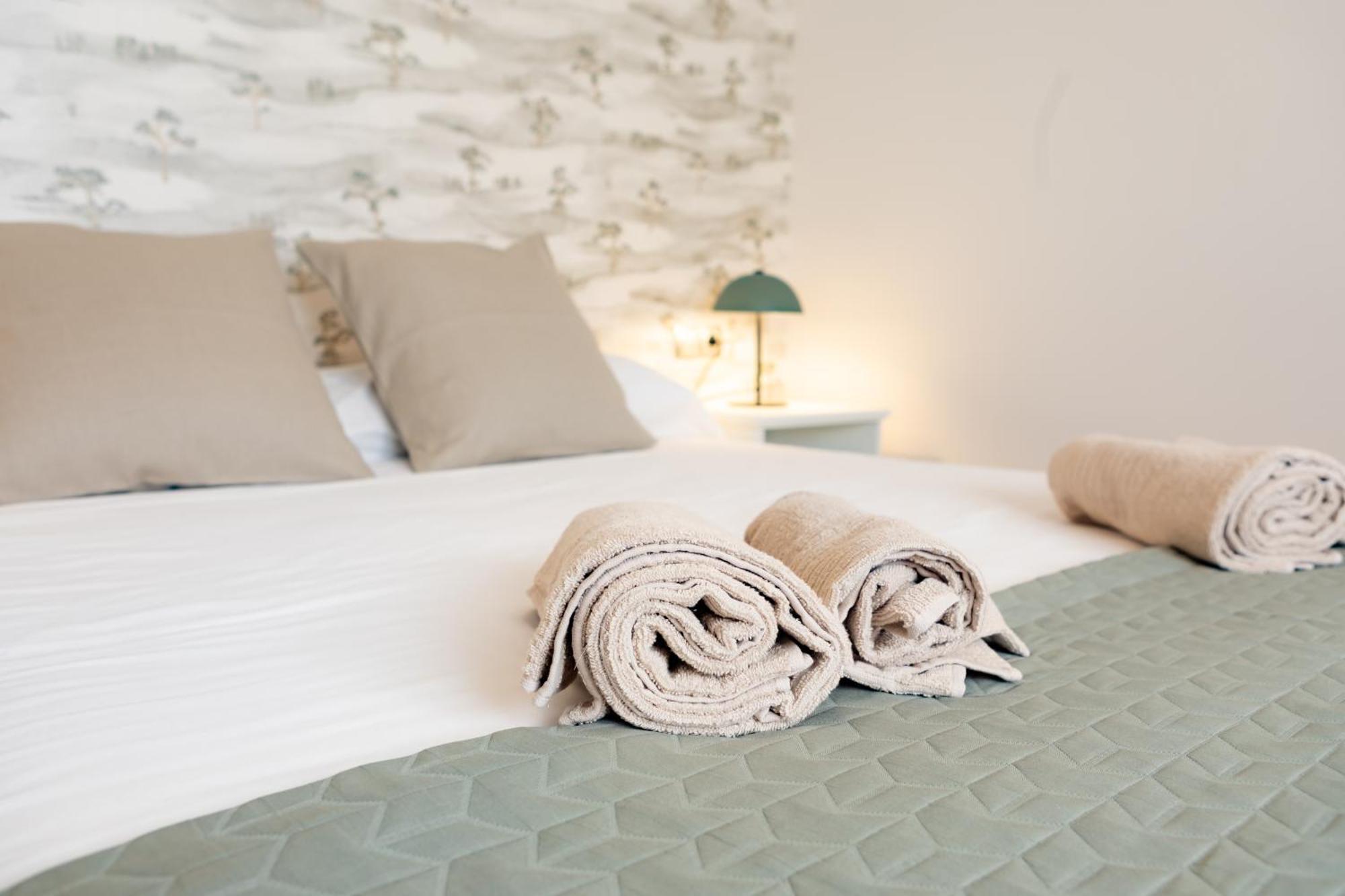 Teatro Suites Malaga City Flat Buitenkant foto