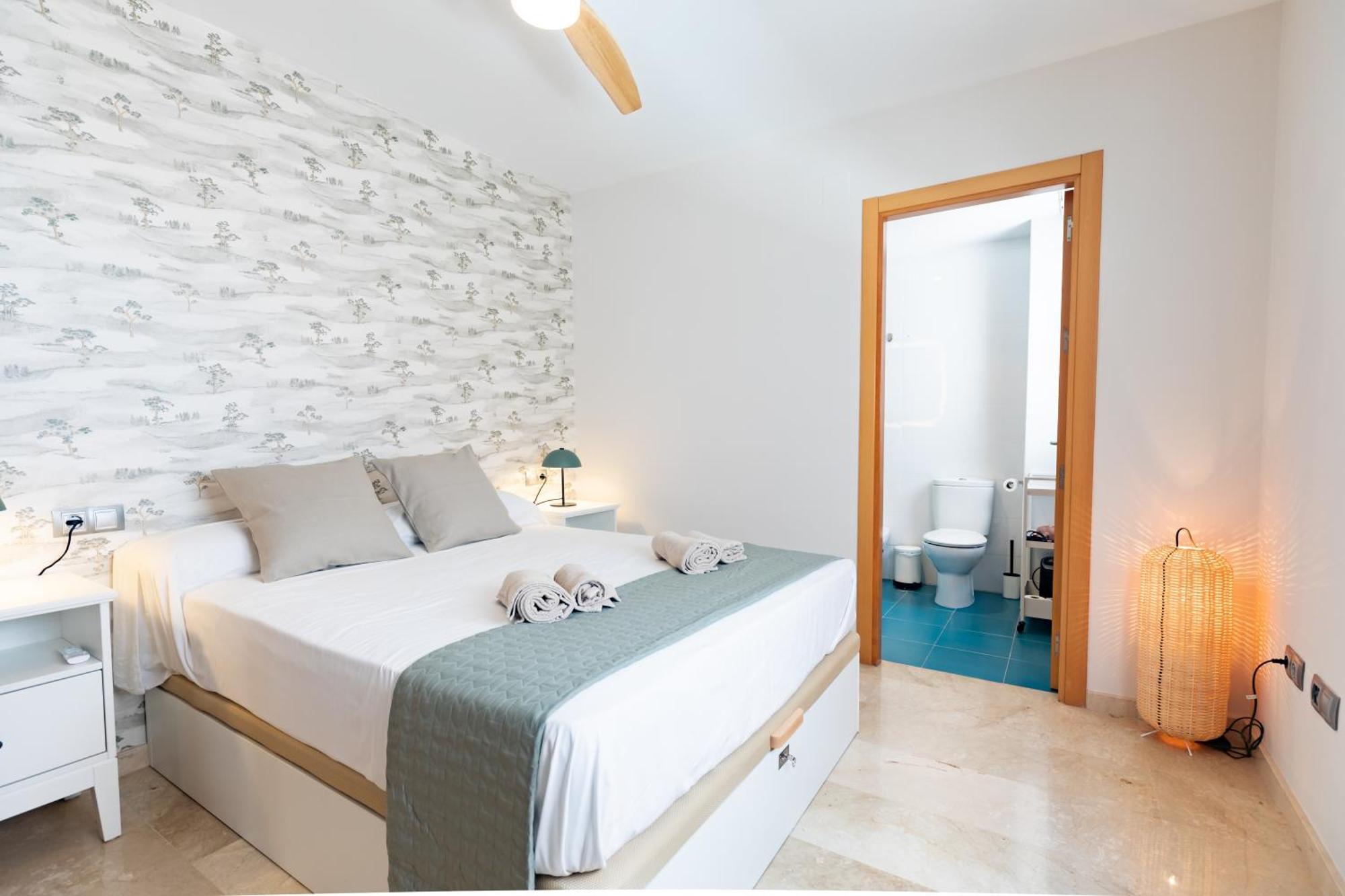 Teatro Suites Malaga City Flat Buitenkant foto